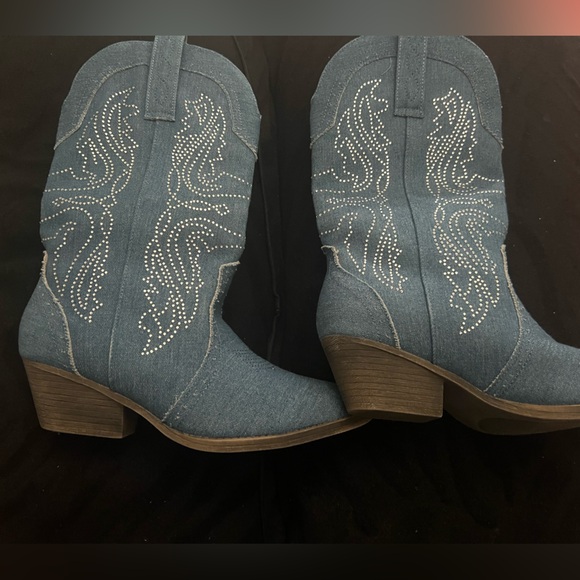 Cowgirl boots - Picture 2 of 3